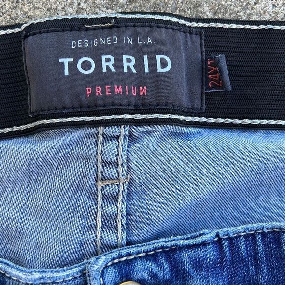 Torrid Sky High Skinny Jeans Size 24XT - Picture 3 of 7